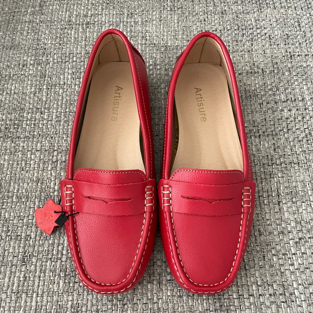 Artiste, red shoes NWT
